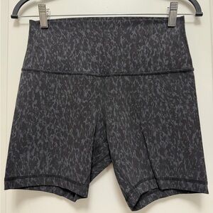 lululemon Align High-Rise Short 6"
Leopard Camo Deep Coal Multi